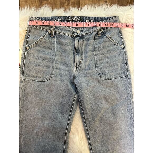Daily Blue Skye Women's High Rise Flared Jeans Size 31 Medium Wash - Picture 9 of 16